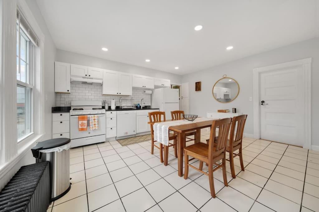 5Br 2Bh Bright & Spacious Apt In Brighton Boston Cameră foto