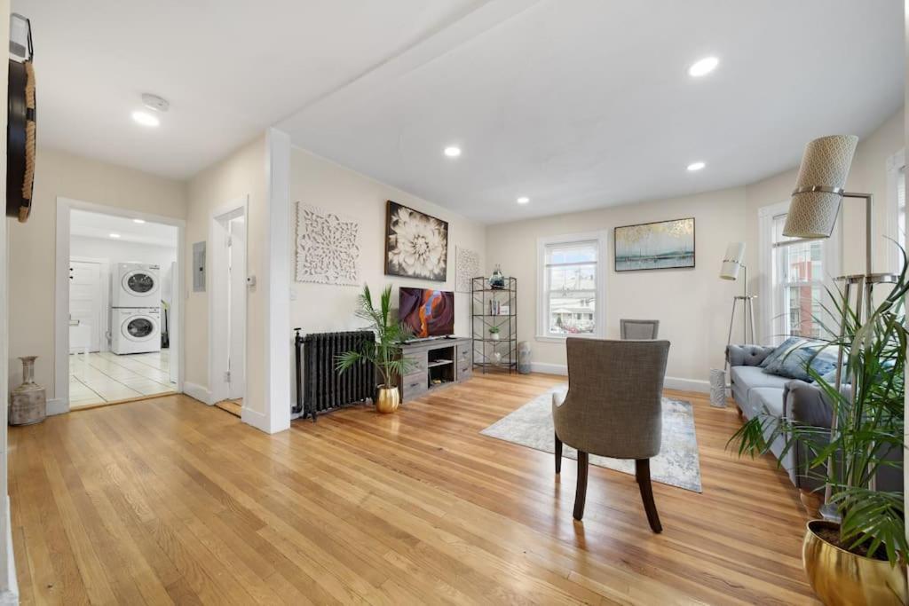 5Br 2Bh Bright & Spacious Apt In Brighton Boston Cameră foto