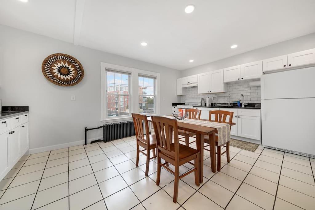 5Br 2Bh Bright & Spacious Apt In Brighton Boston Cameră foto